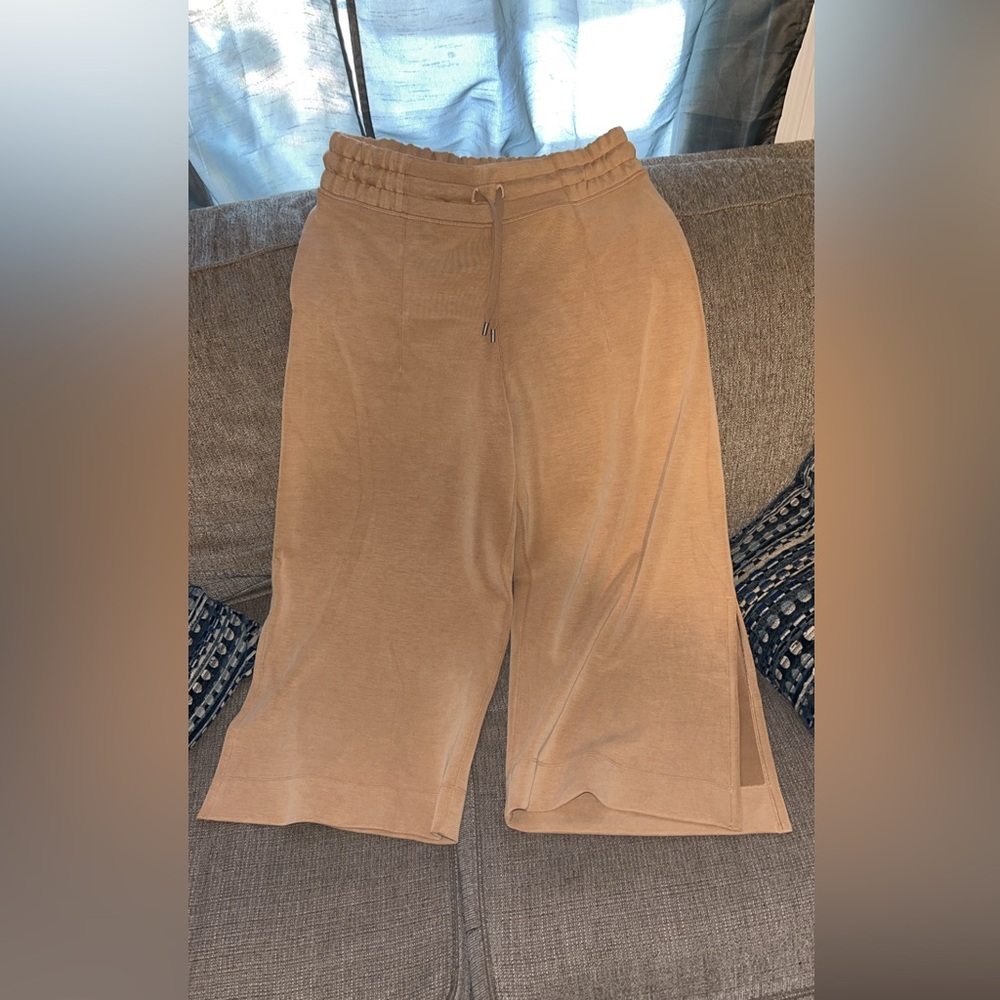 Lululemon wide leg cropped pants